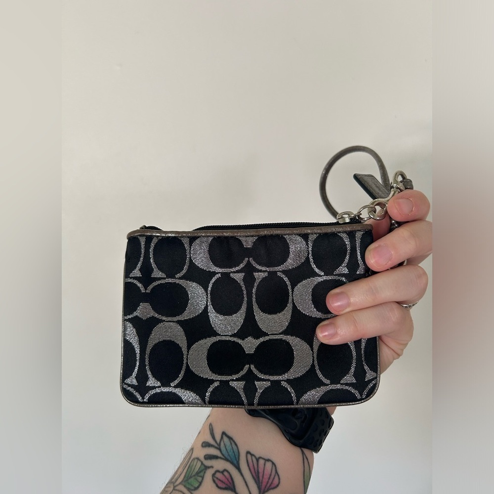 DO NOT BUY!!! Coach Poppy Wristlet - Picture 4 of 9